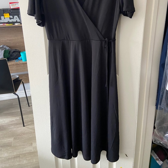 NWT! H&M Black faux wrap dress - Picture 3 of 3